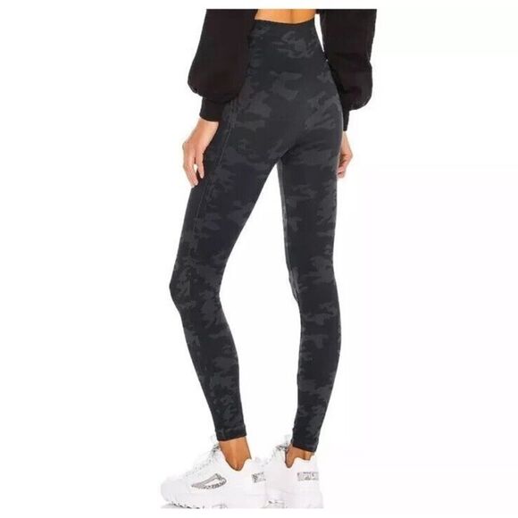 Spanx Seamless Camo Leggings FL3515 Size Large - Picture 2 of 8